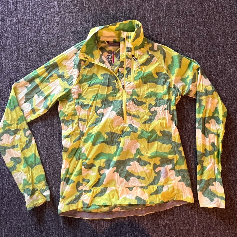 Stio Women’s Active Green Camouflage Windbreaker
